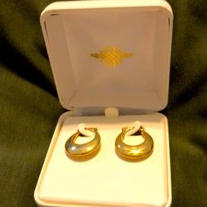 Gold hoop earrings I inch boxed